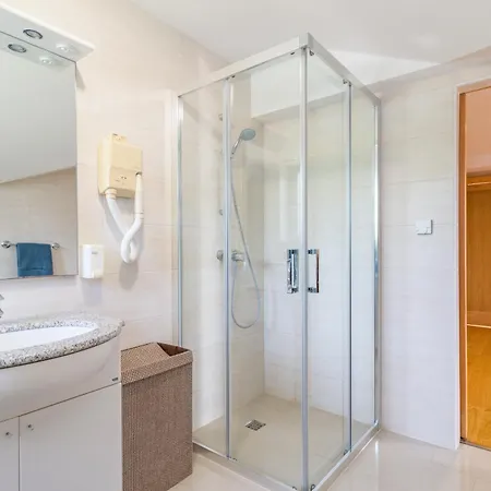 Krase Kids Friendly For 10 Persons Near With Sauna - Fitness & Playground Villa *