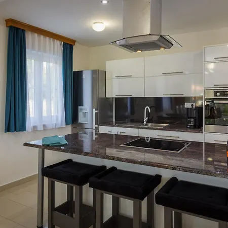 Krase Kids Friendly For 10 Persons Near With Sauna - Fitness & Playground Villa *