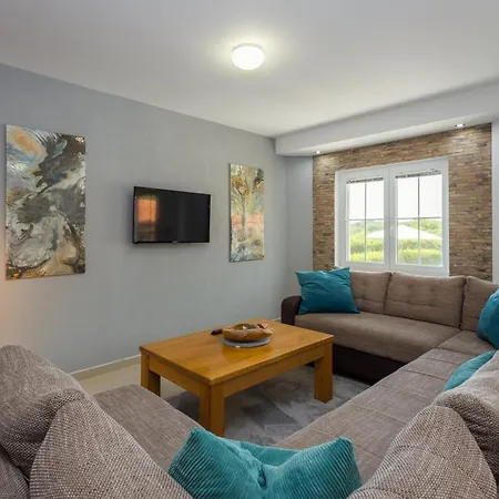 Villa Krase Kids Friendly For 10 Persons Near With Sauna - Fitness & Playground *