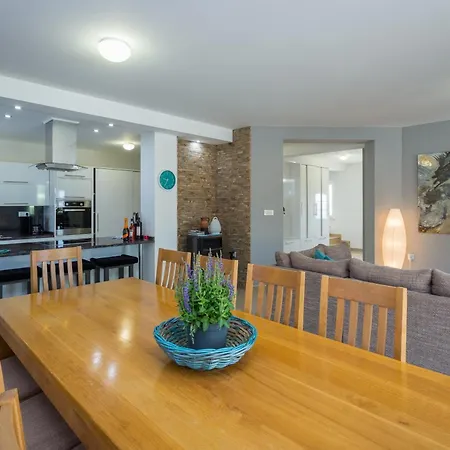 Krase Kids Friendly For 10 Persons Near With Sauna - Fitness & Playground Villa *