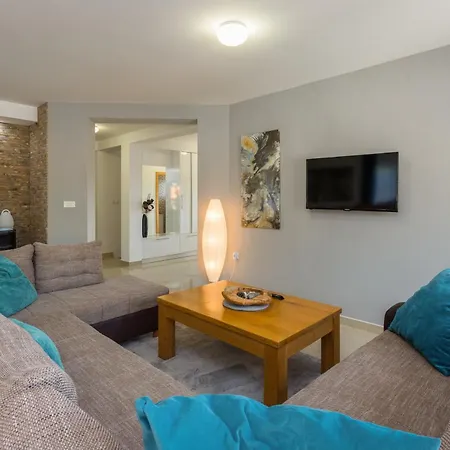 Villa Krase Kids Friendly For 10 Persons Near With Sauna - Fitness & Playground