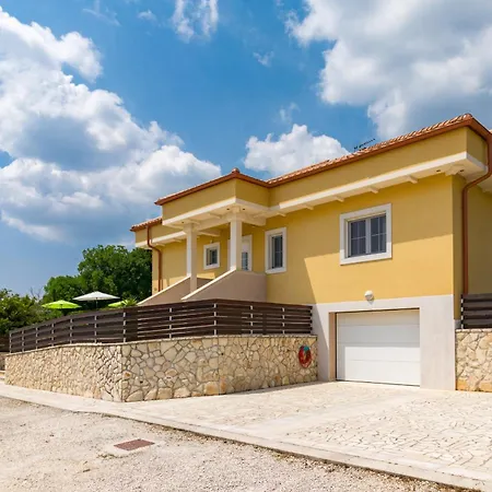 Villa Krase Kids Friendly For 10 Persons Near With Sauna - Fitness & Playground *