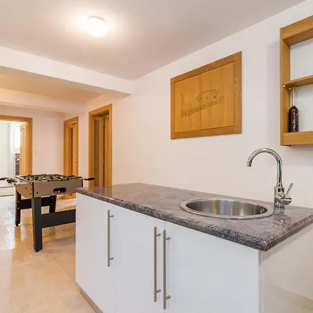 Krase Kids Friendly For 10 Persons In With Sauna - Fitness & Playground וילה