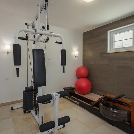 Krase Kids Friendly For 10 Persons In With Sauna - Fitness & Playground Vila